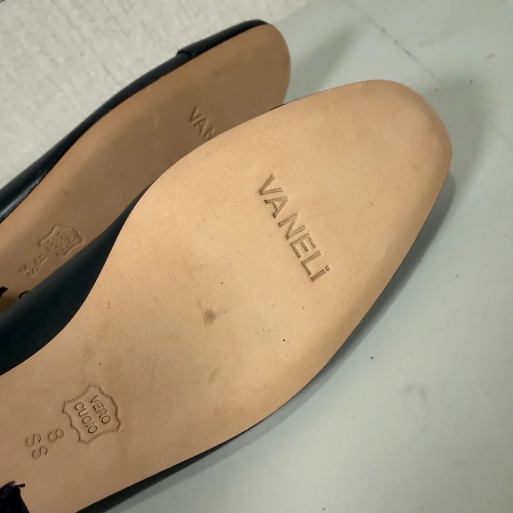 Vaneli Fc-313 Navy Nappa Soft‎ Leather Cap Toe Ballet Flat Narrow size 8SS